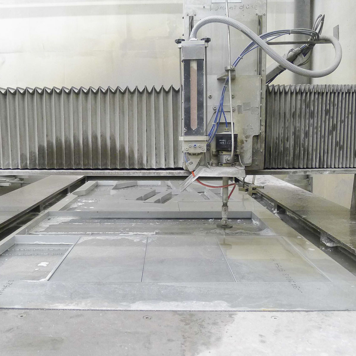 Leistungen der ATECH GmbH in Chemnitz - Wasserstrahlschneiden in Lohnfertigung und Anlagenbau