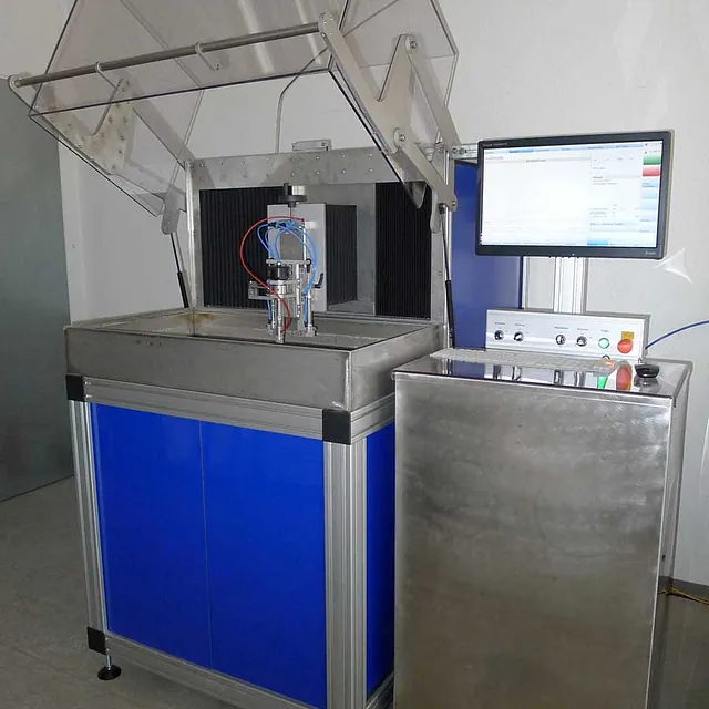 Maschinen aus dem Anlagenbau der ATECH GmbH in Chemnitz - Wasserstrahlschneiden in Lohnfertigung und Anlagenbau